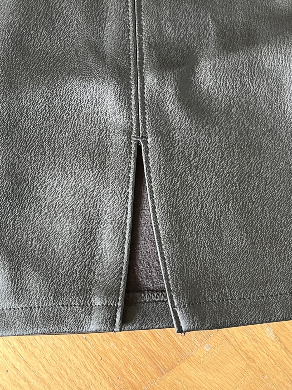Hollister Black Faux Leather Mini Skirt with Front Seam and Small Slit - Picture 4 of 7